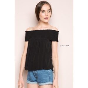 Brandy Melville seymour off the shoulder top